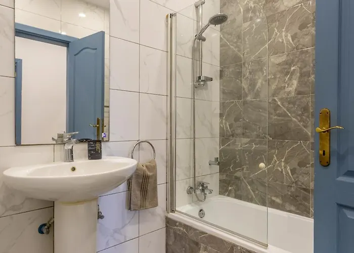 Stylish Near & A Few Minutes To The Promenade By Quicktrips Lägenhet *